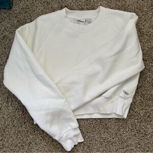 Aritzia TNA cropped sweatshirt size M